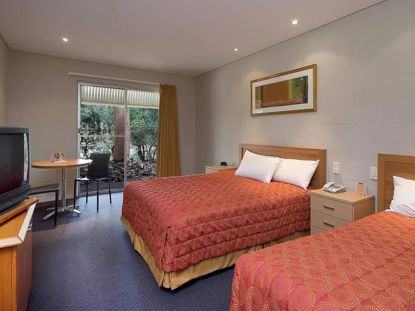 Outback Hotel & Lodge