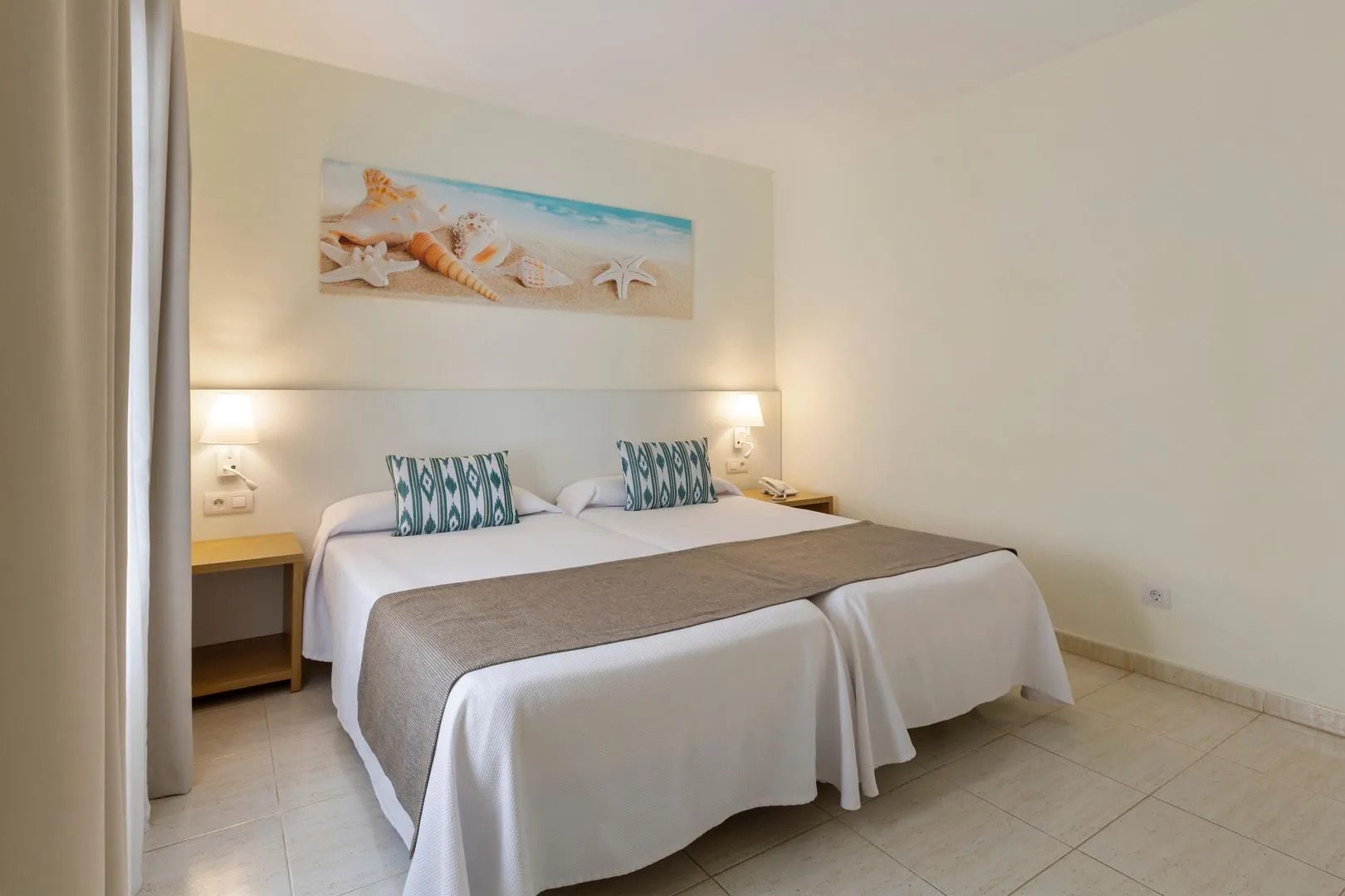 Отель THB Royal