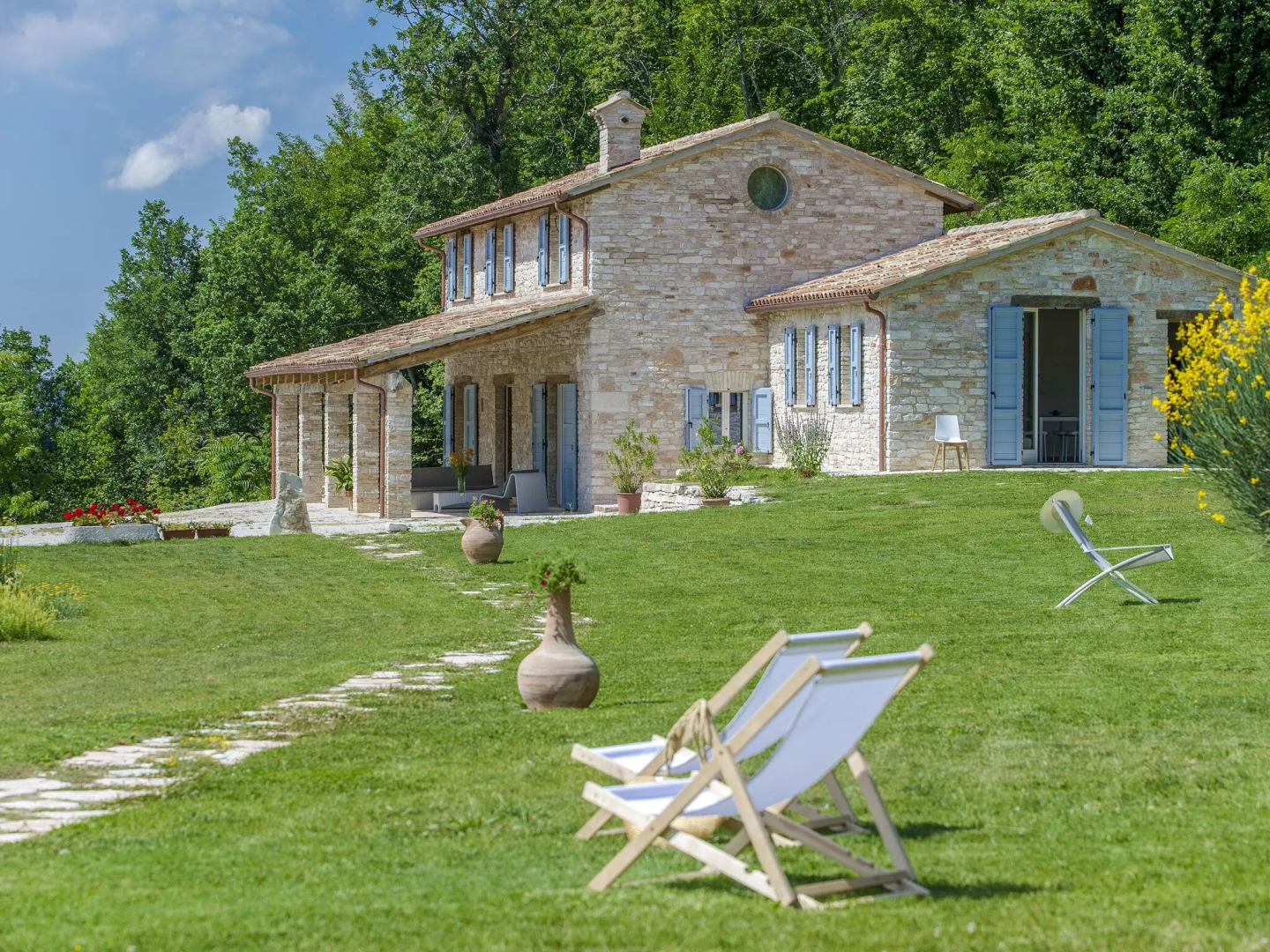 Chic Villa in Acqualagna with Hot Tub in Pool & Private Garden
