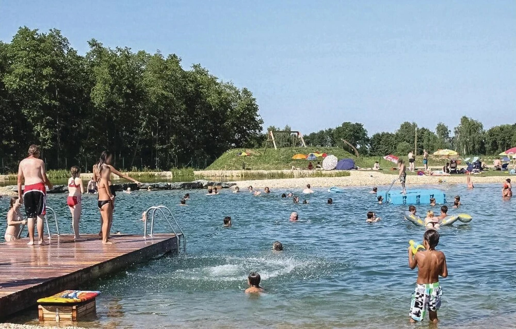 Stunning Home in Gaas With 2 Bedrooms