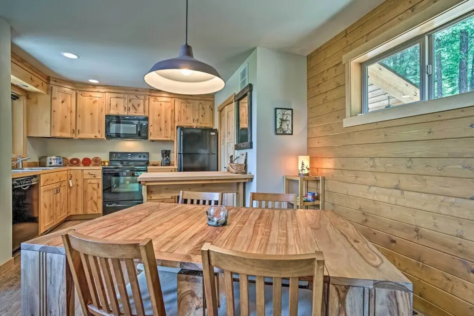 Private Leavenworth Cabin w/ Mtn Views & Fire Pit