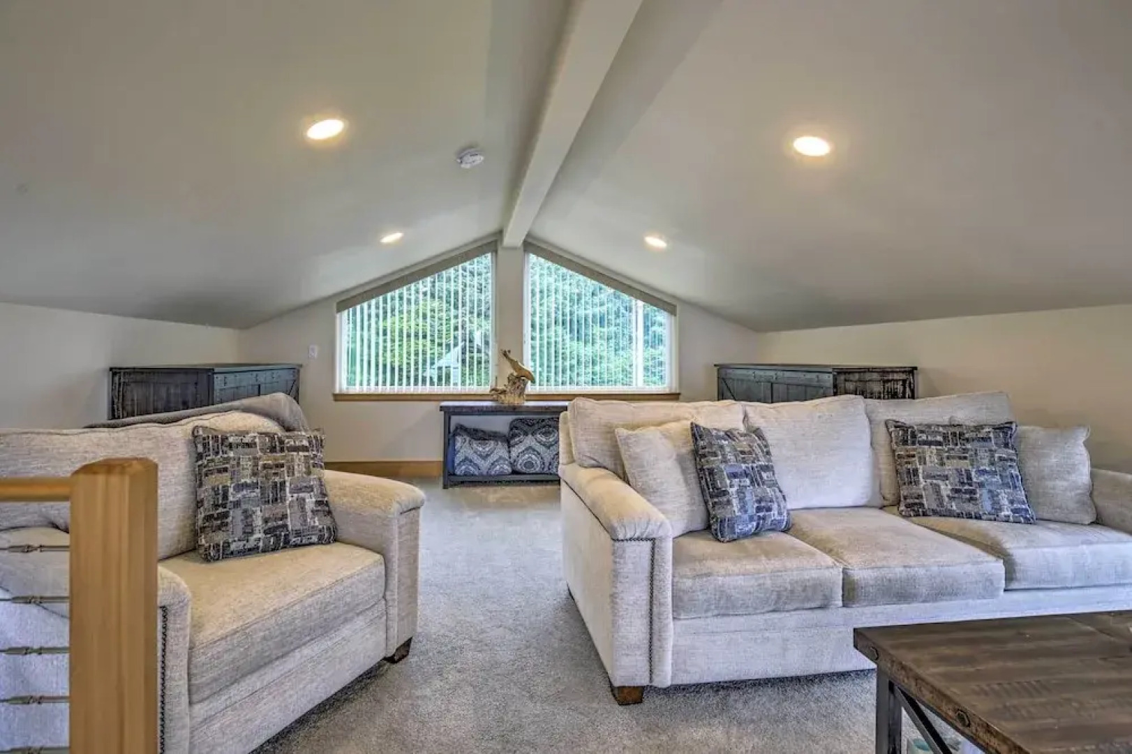 Chic Beachfront Abode w/ Balcony & Beach Access!