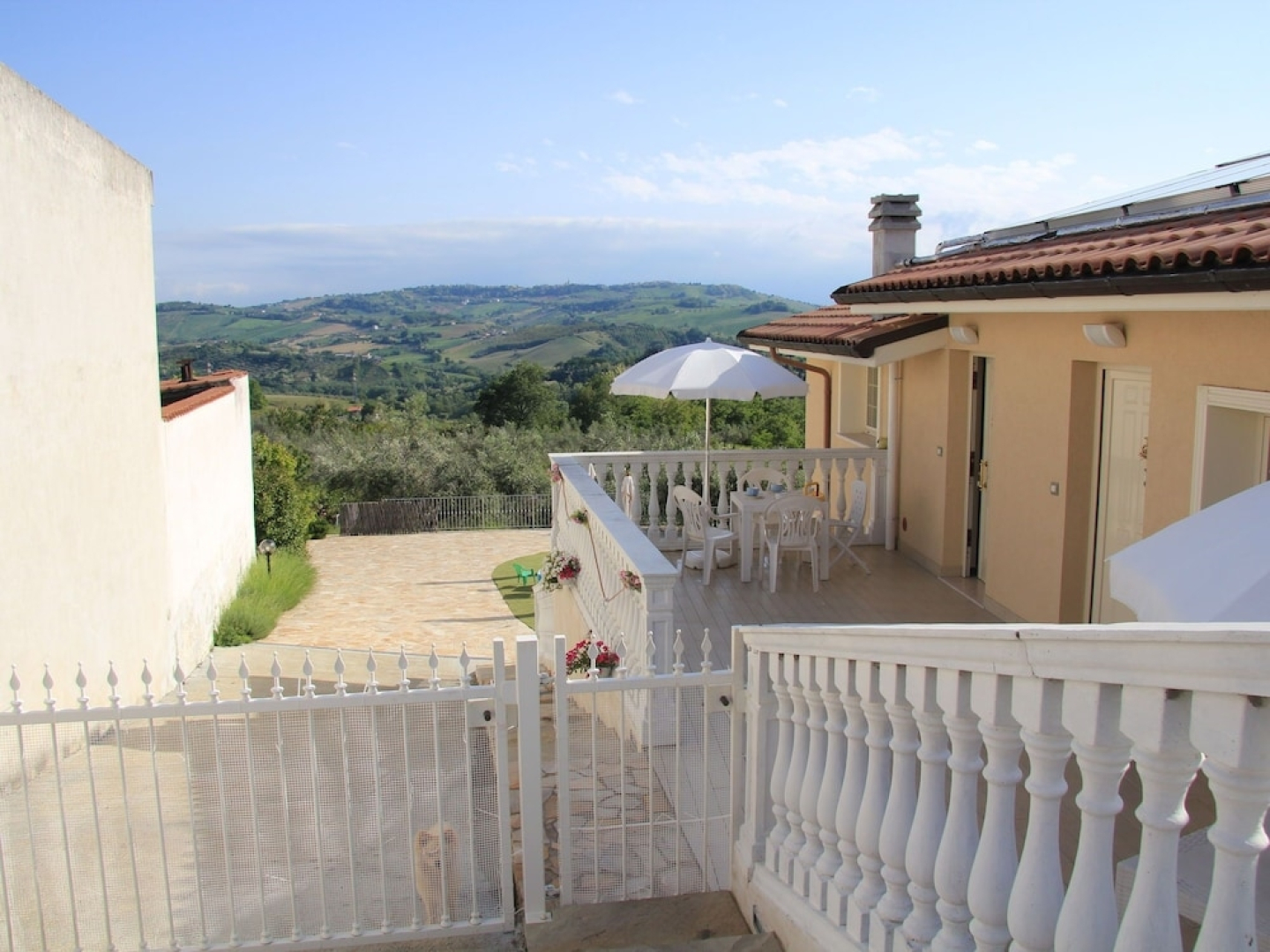 Villa with Salt Water & Heated Pool & Spa Tub near Sea