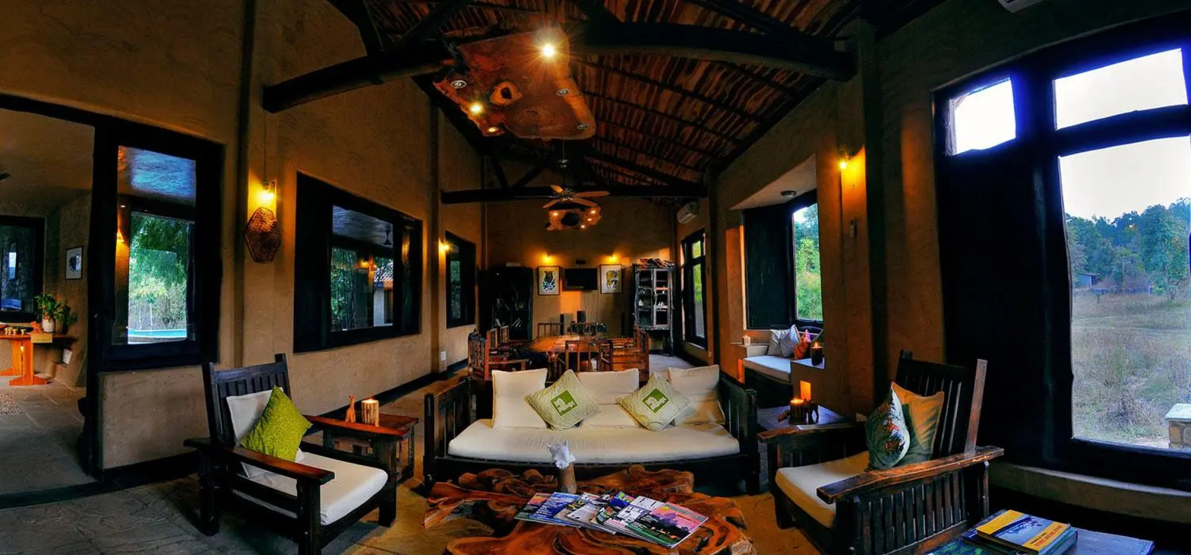 Pugdundee Safaris - Kanha Earth Lodge