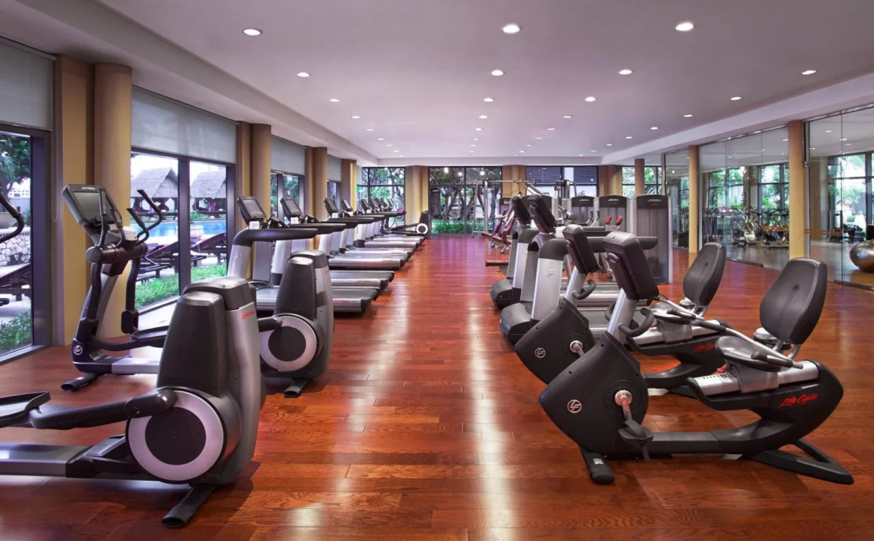 The Ritz-Carlton Jakarta, Mega Kuningan