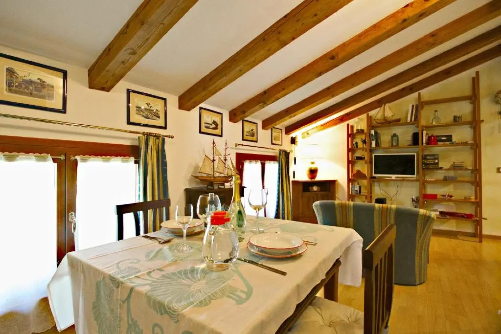 CA' LEONE - Sans Souci - Apartment in Villa with Pool