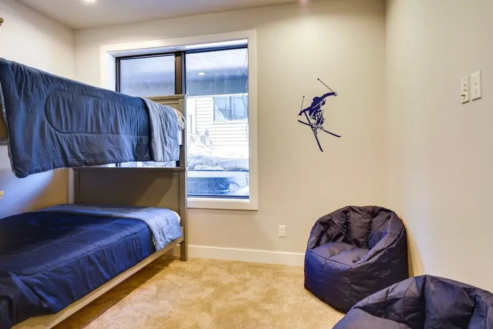 Hideout Haven: Luxe Retreat w/ Lake View & Hot Tub