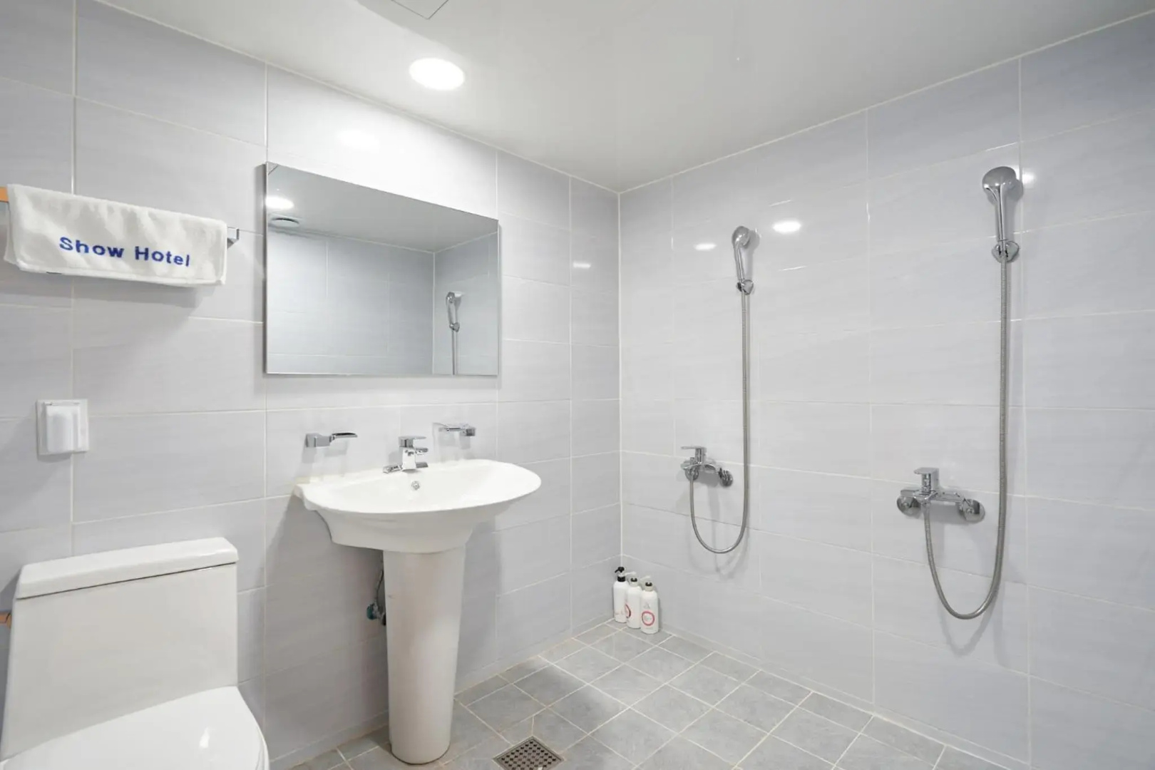 Show Hotel