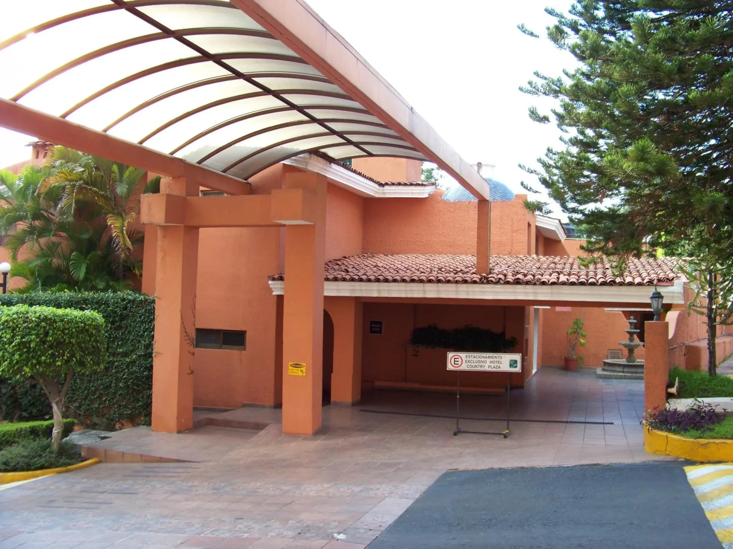 Country Plaza
