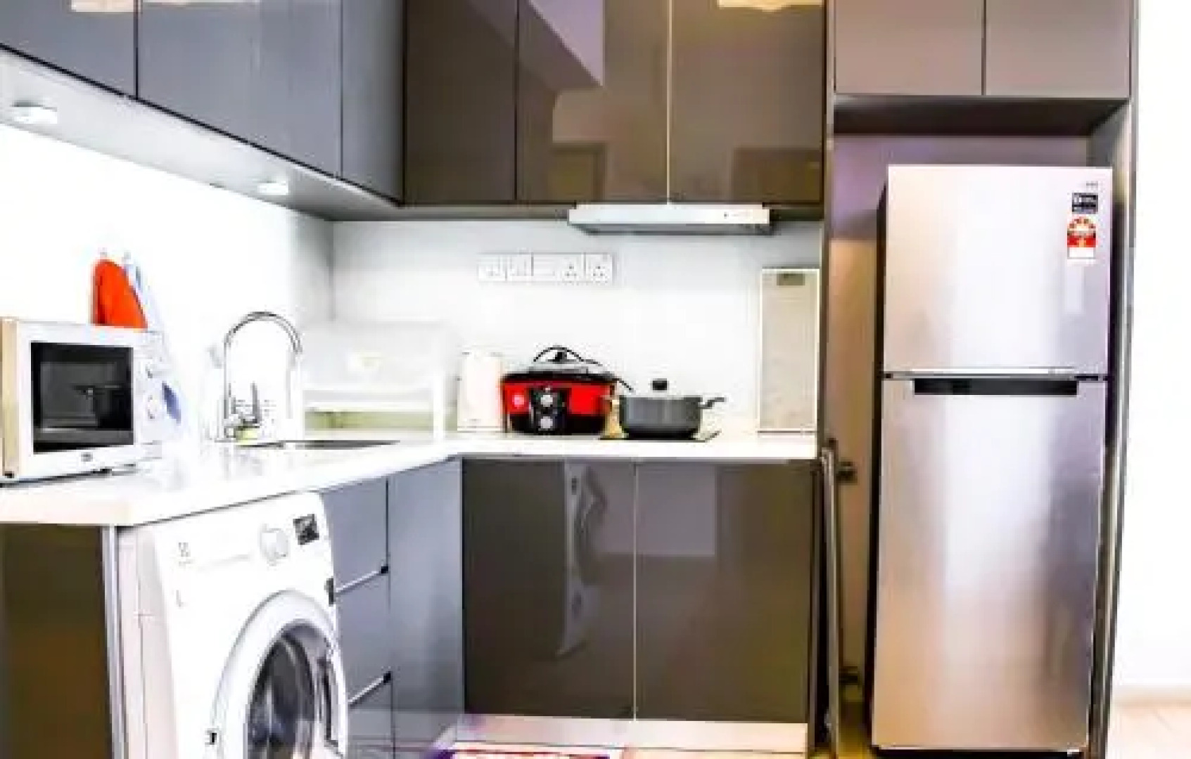 8Pax 2 BATHROOM NEAR SUMWAY PYRAMID