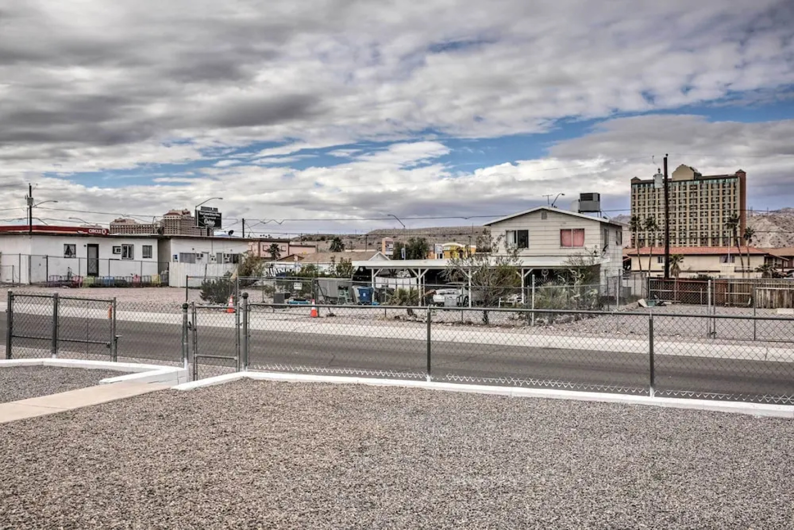 Centrally Located Gem With Laughlin Strip Views!