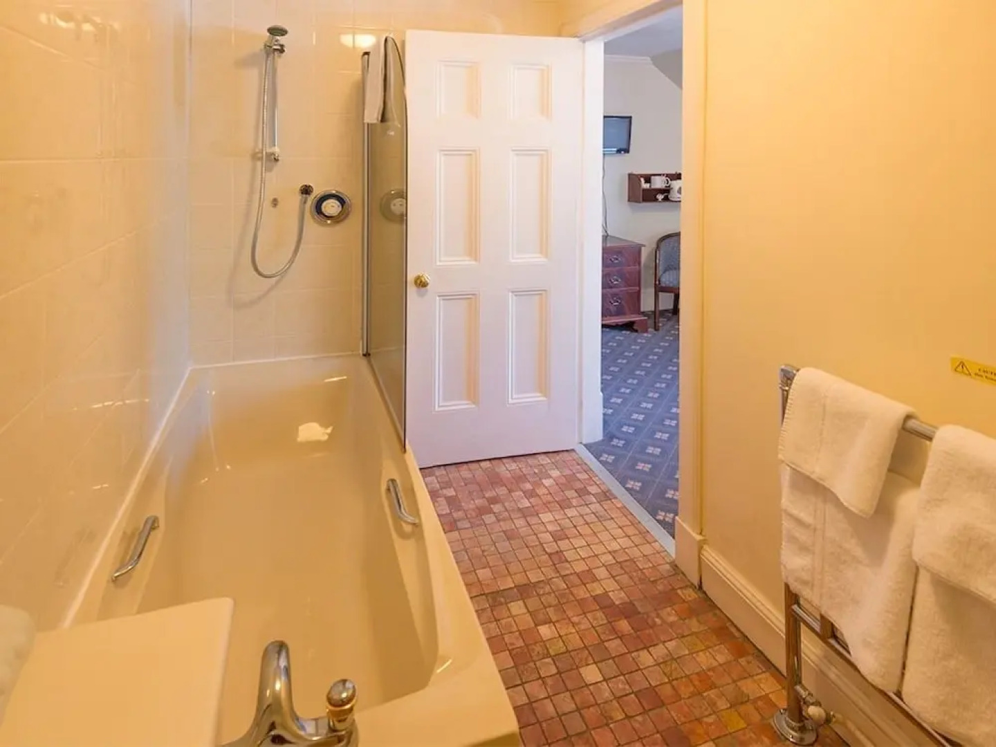 The Woodside Hotel, Aberdour. Exclusive Use