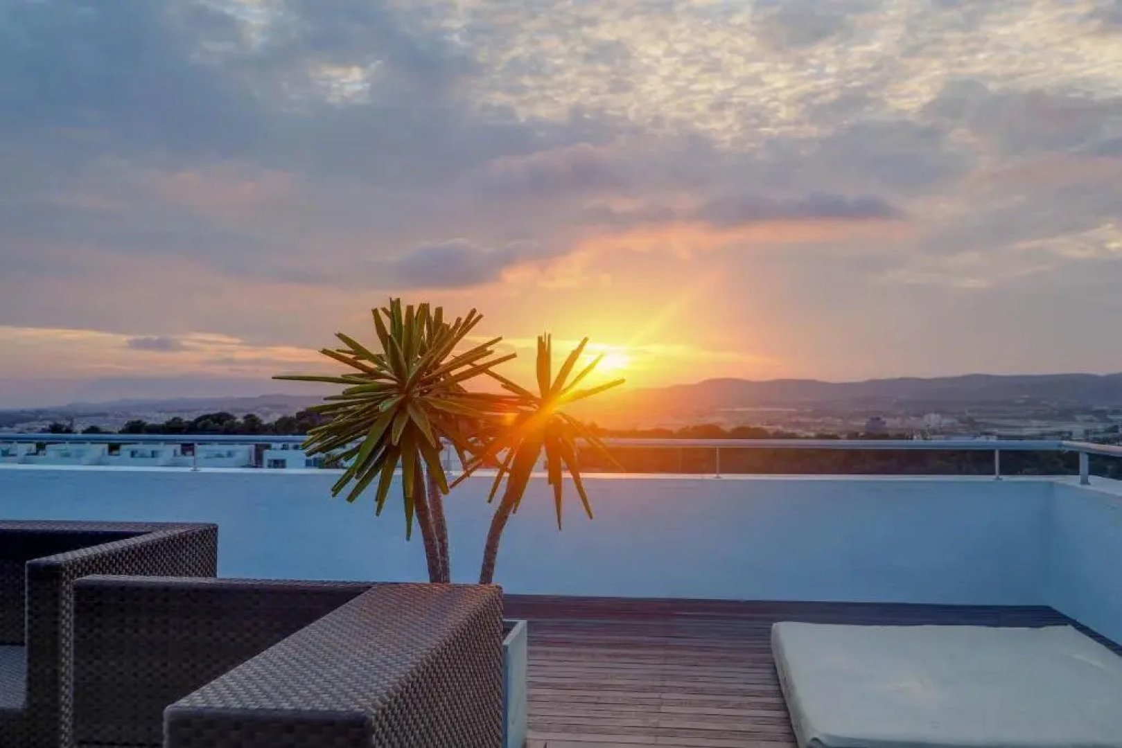 Elora Penthouse with Sea Views by Hello Homes Sitges