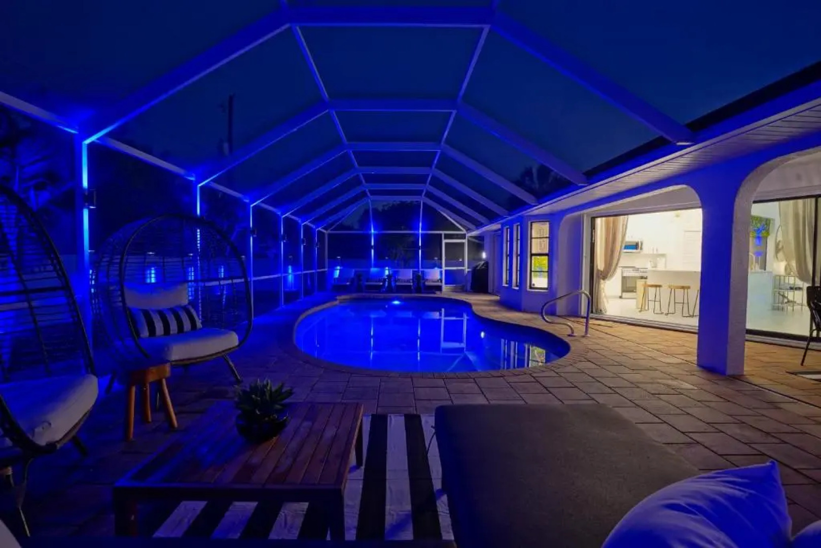 Glamorous 3-Bedroom Villa with Heated Pool Sarasota Area