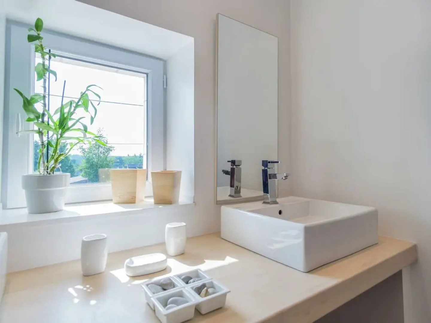 Luxury Holiday Home With Lawn in Beaumont-en-véron Near Chinon