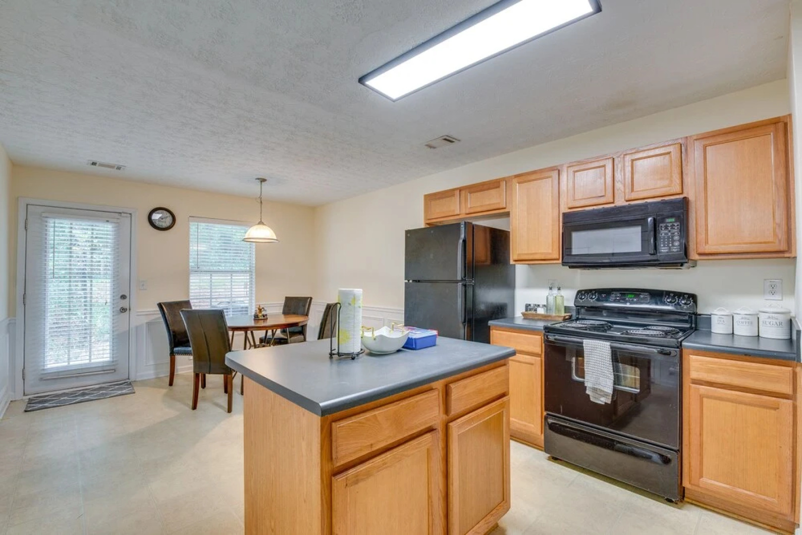 Bright Decatur Townhome ~ 10 Mi to Atlanta!