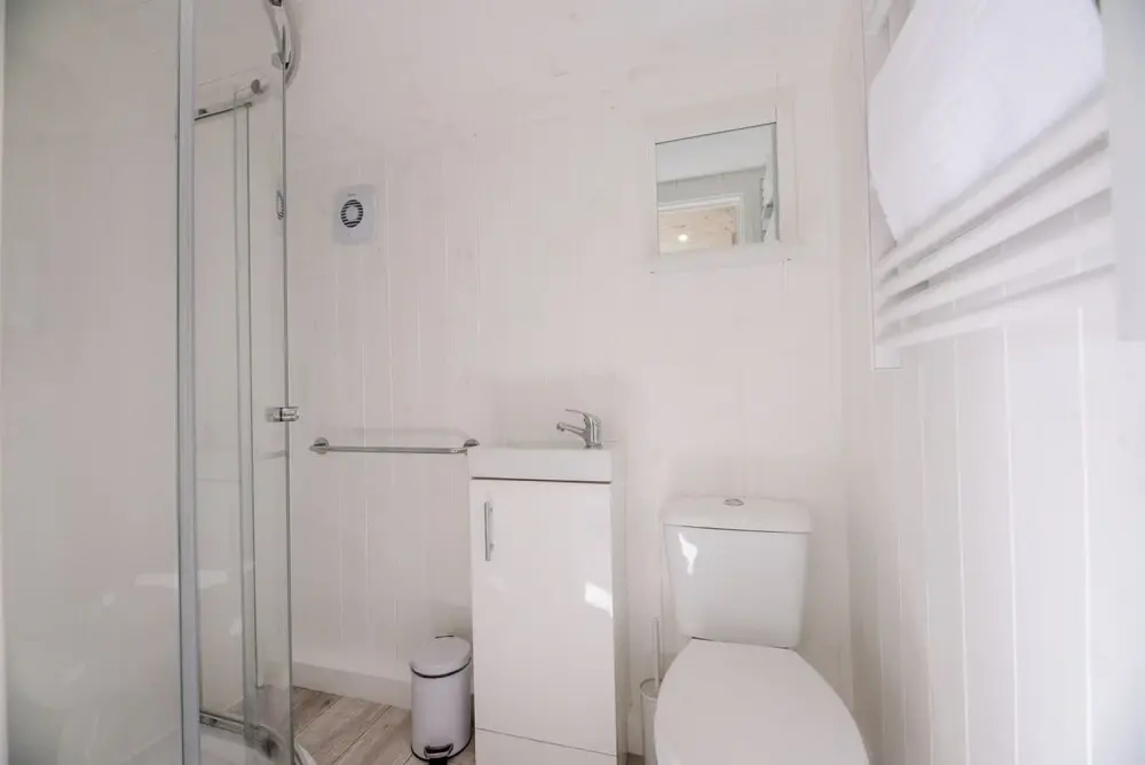 Honeysuckle Farm Hut 3 - Suffolk Farm Holidays