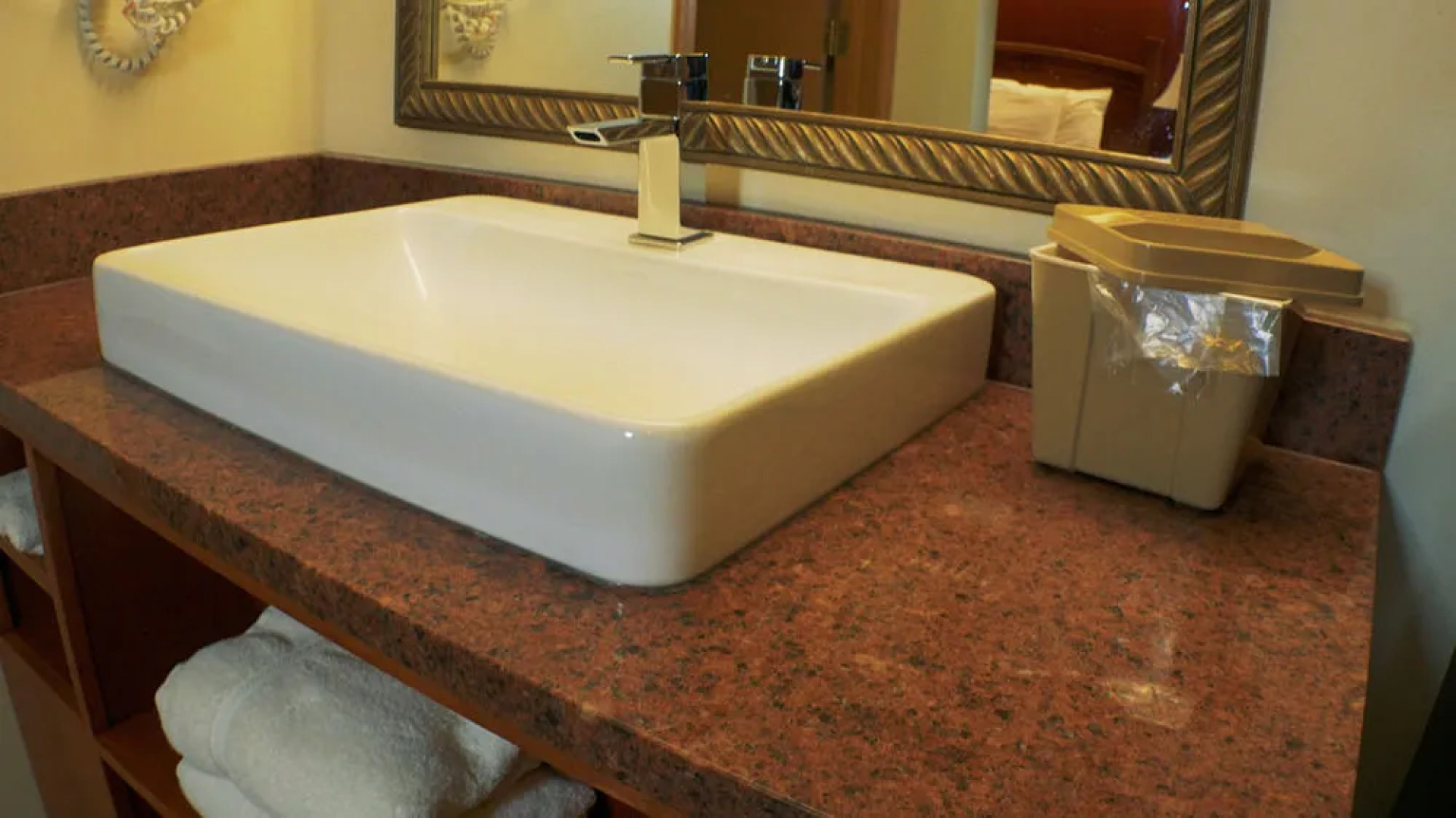 Shepherd Mountain Inn & Suites