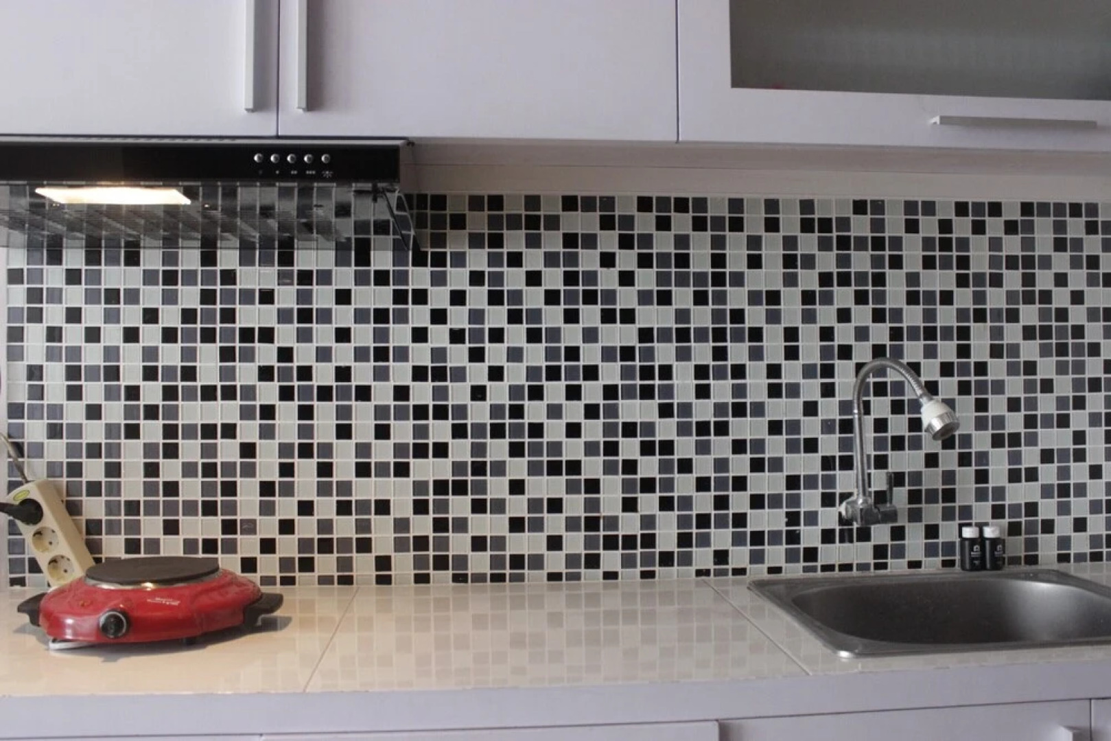 Relaxing Studio Apartment Easton Park Residence Jatinangor with Mountain View