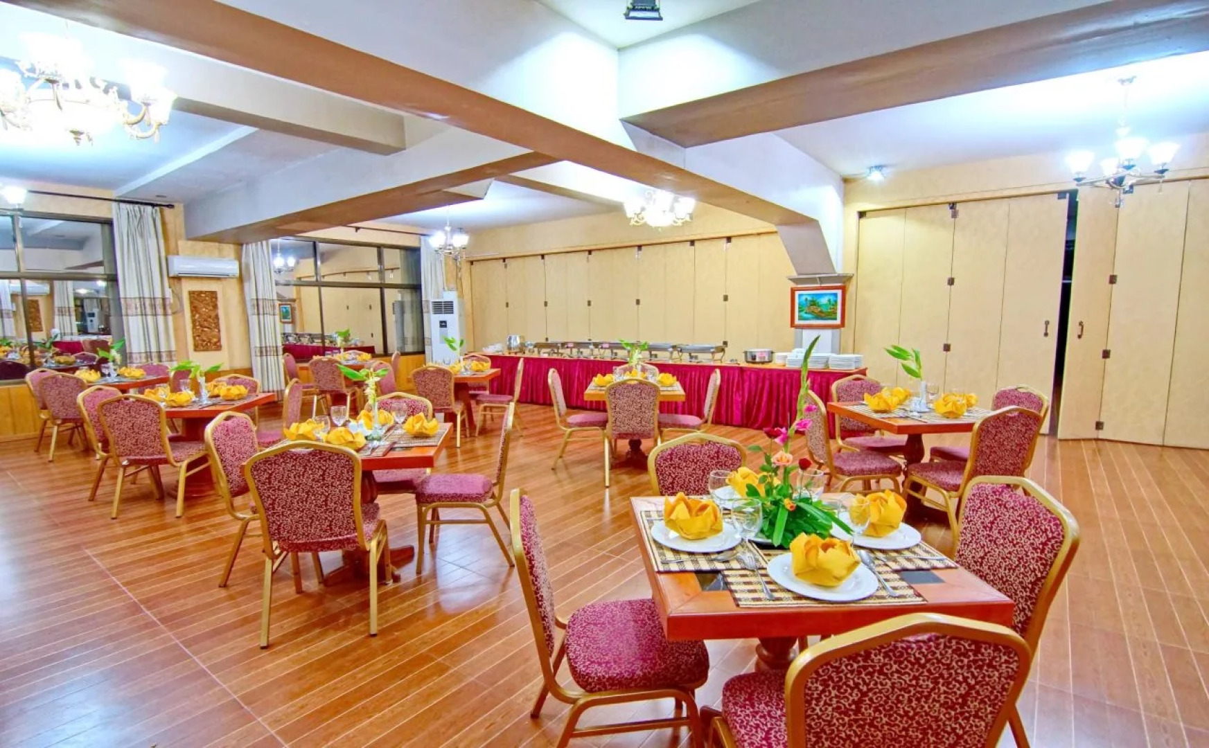 E-Outfitting Golden Country Hotel