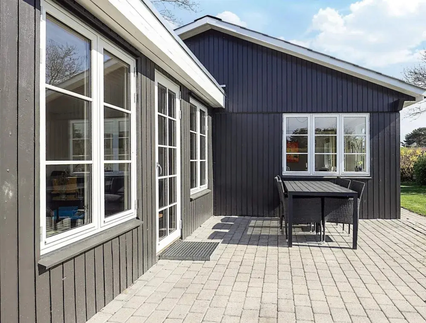 Cozy Summer House Near Ore Strand