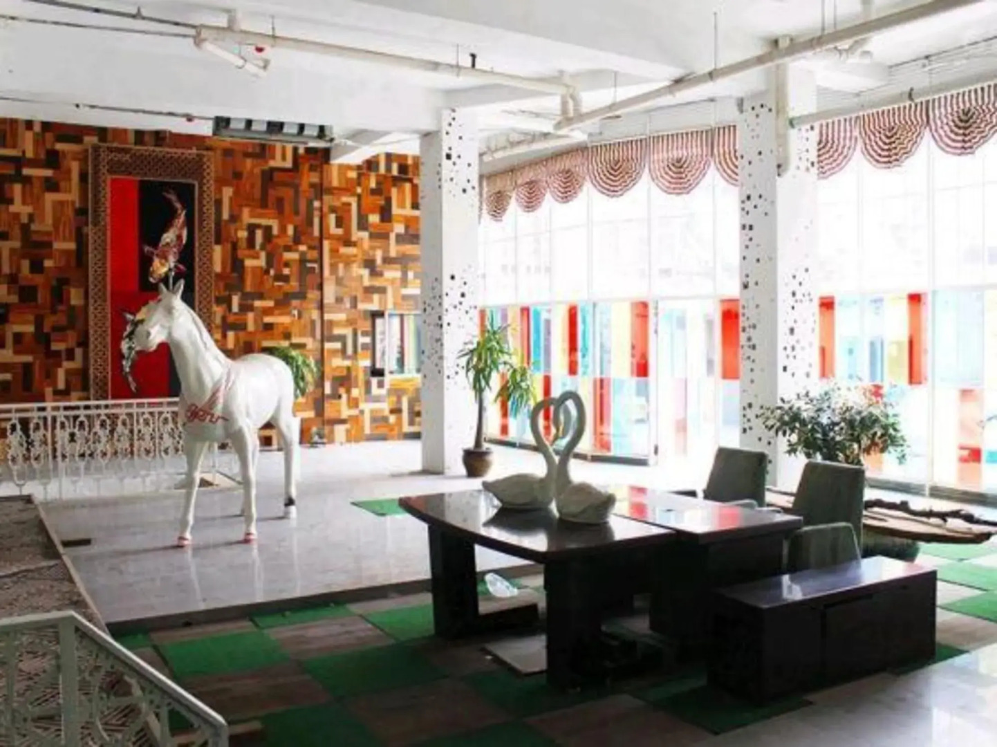 Sunshine Holiday Hotel