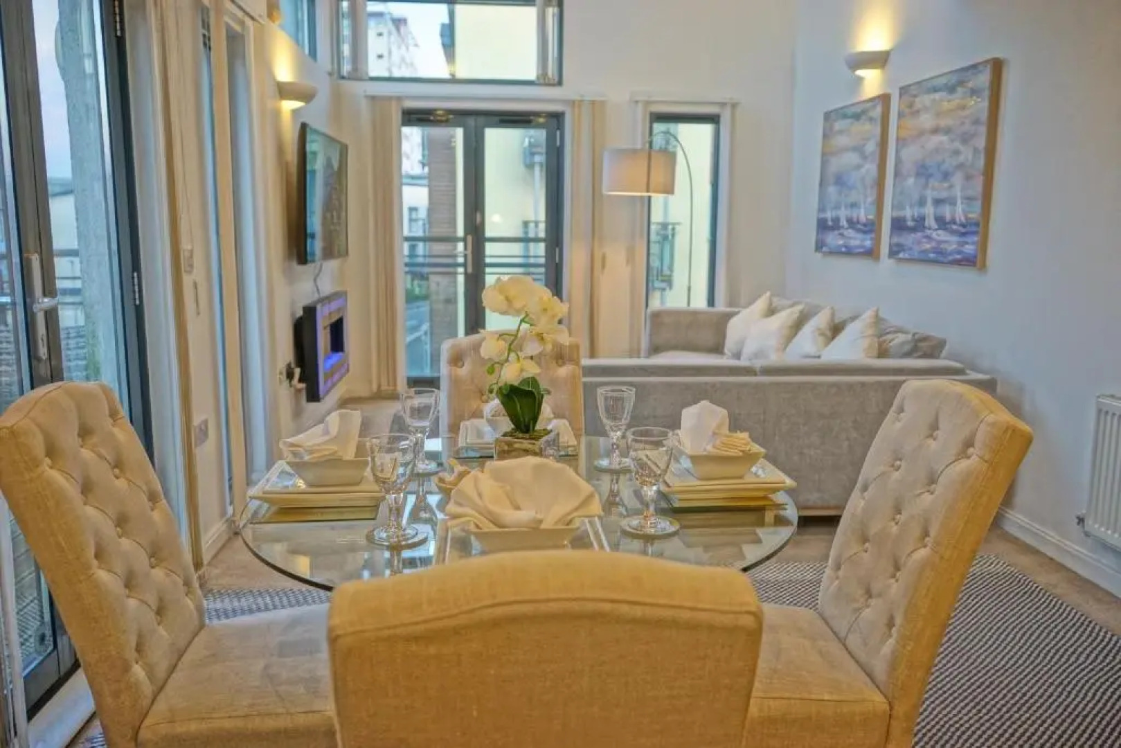 Penthouse Swansea Marina City Centre 100m from Beach