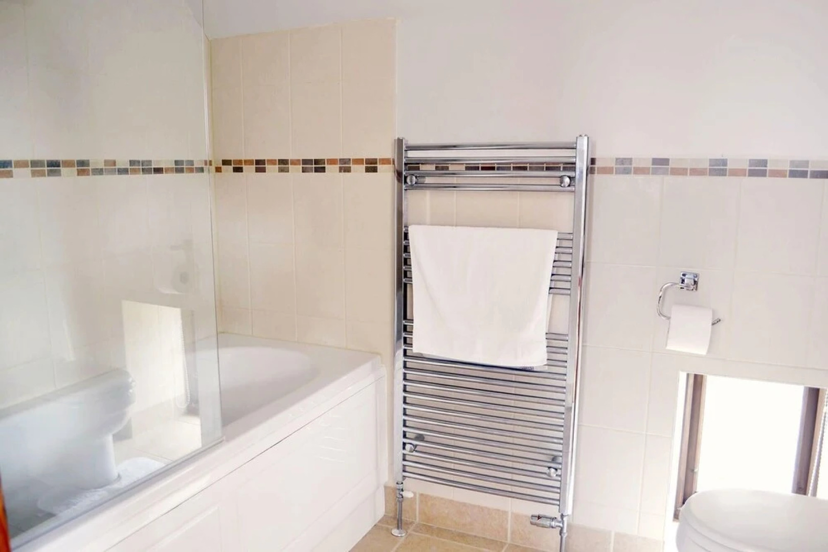 Beautifully converted 400-year-old threshing barn in East Devon. Pet-friendly.