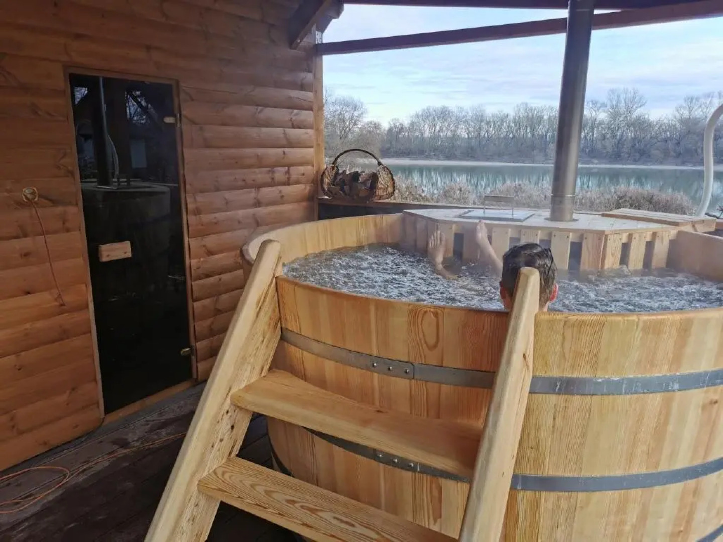 Vízparti Apartmanház