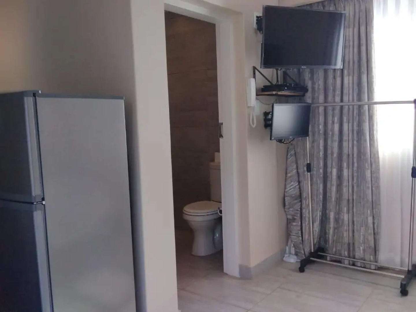 6 on Acacia & 8 on Acacia Guesthouse