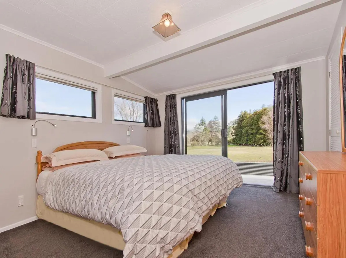 Sea Breeze - Whangamata Holiday Home