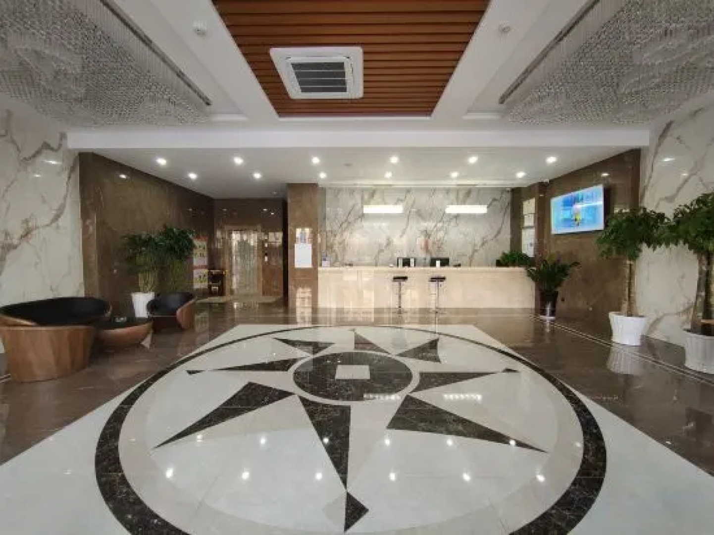 Ejin Tianxia Huyang Guesthouse