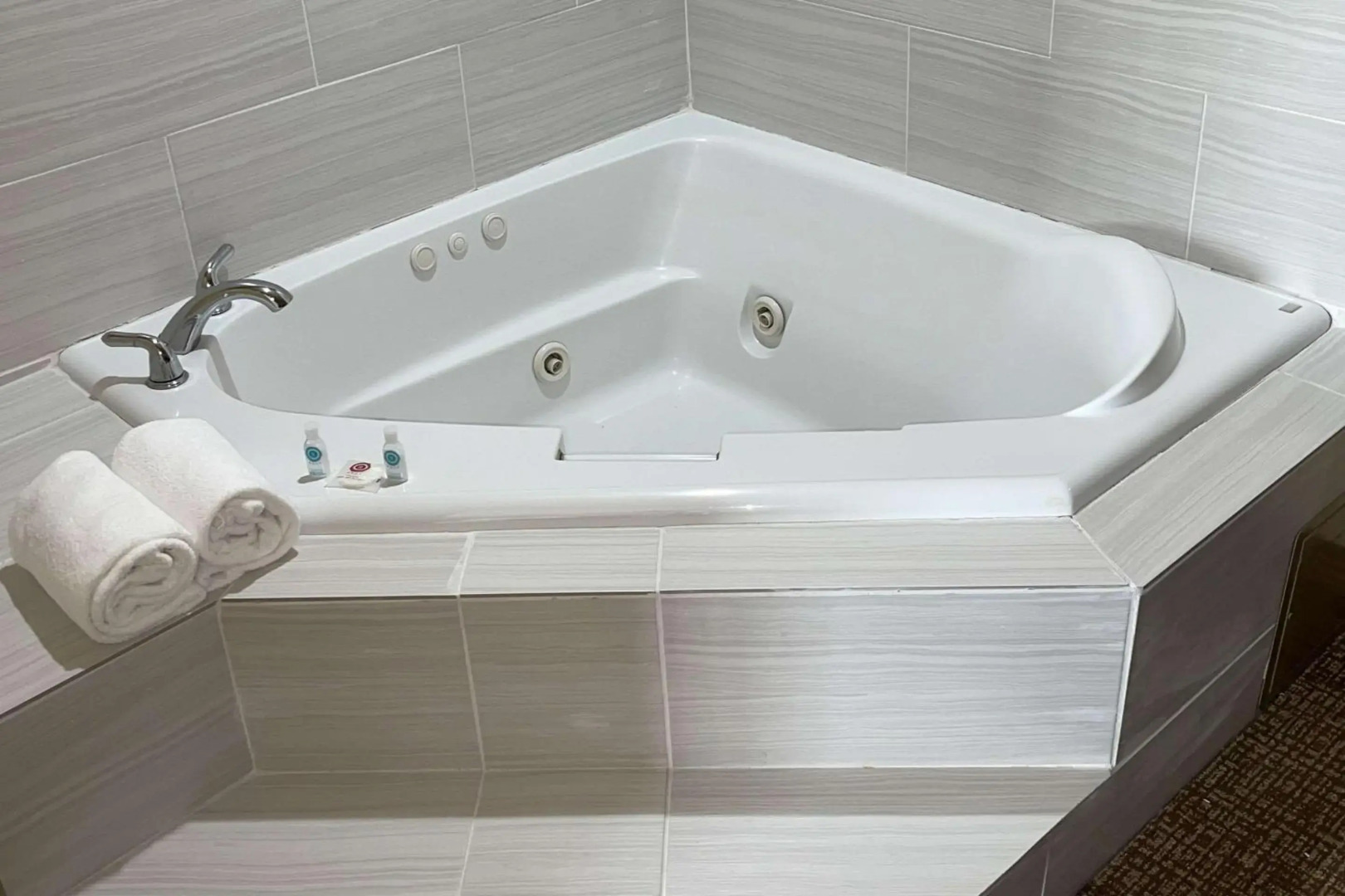 Holiday Inn Express & Suites Greensburg by IHG