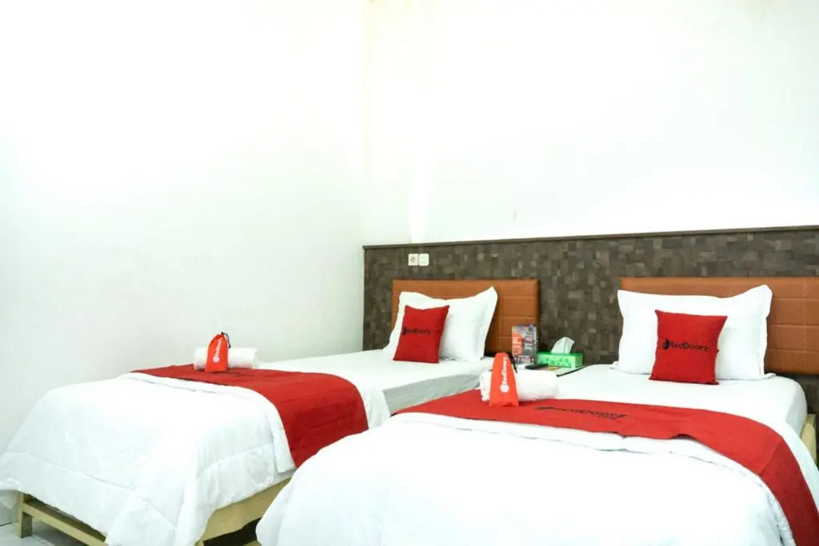 RedDoorz Plus @ Ende City Center