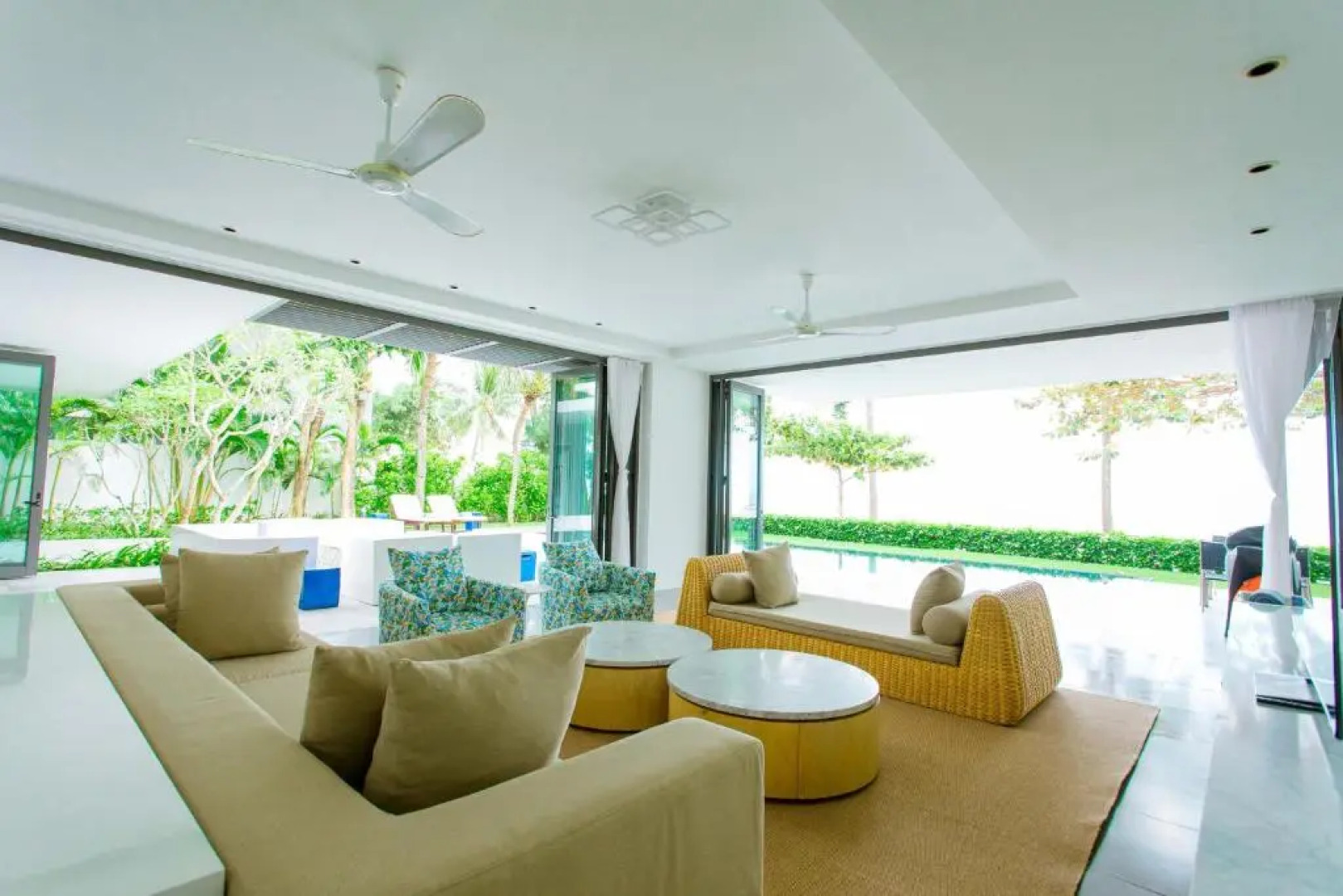 5BR Beachfront Villa 1000m2 Sanctuary Hồ Tràm