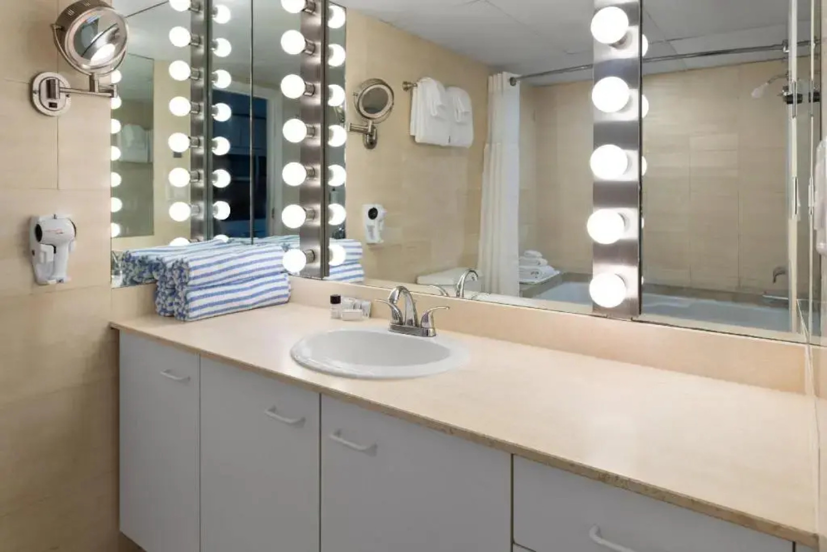 Coconut Malorie Resort Ocean City, Ascend Collection Hotel