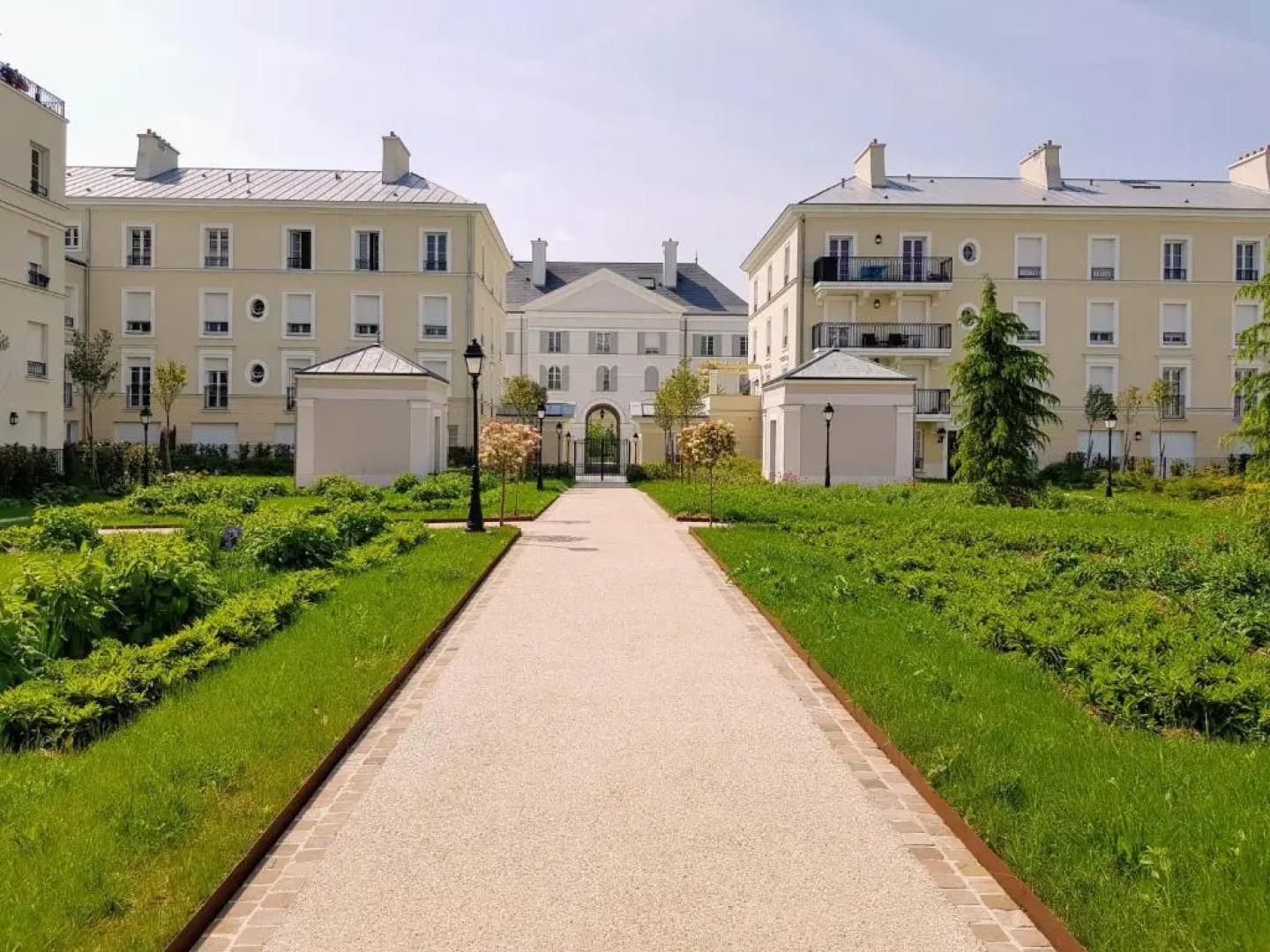 Mickey's closest neighbor