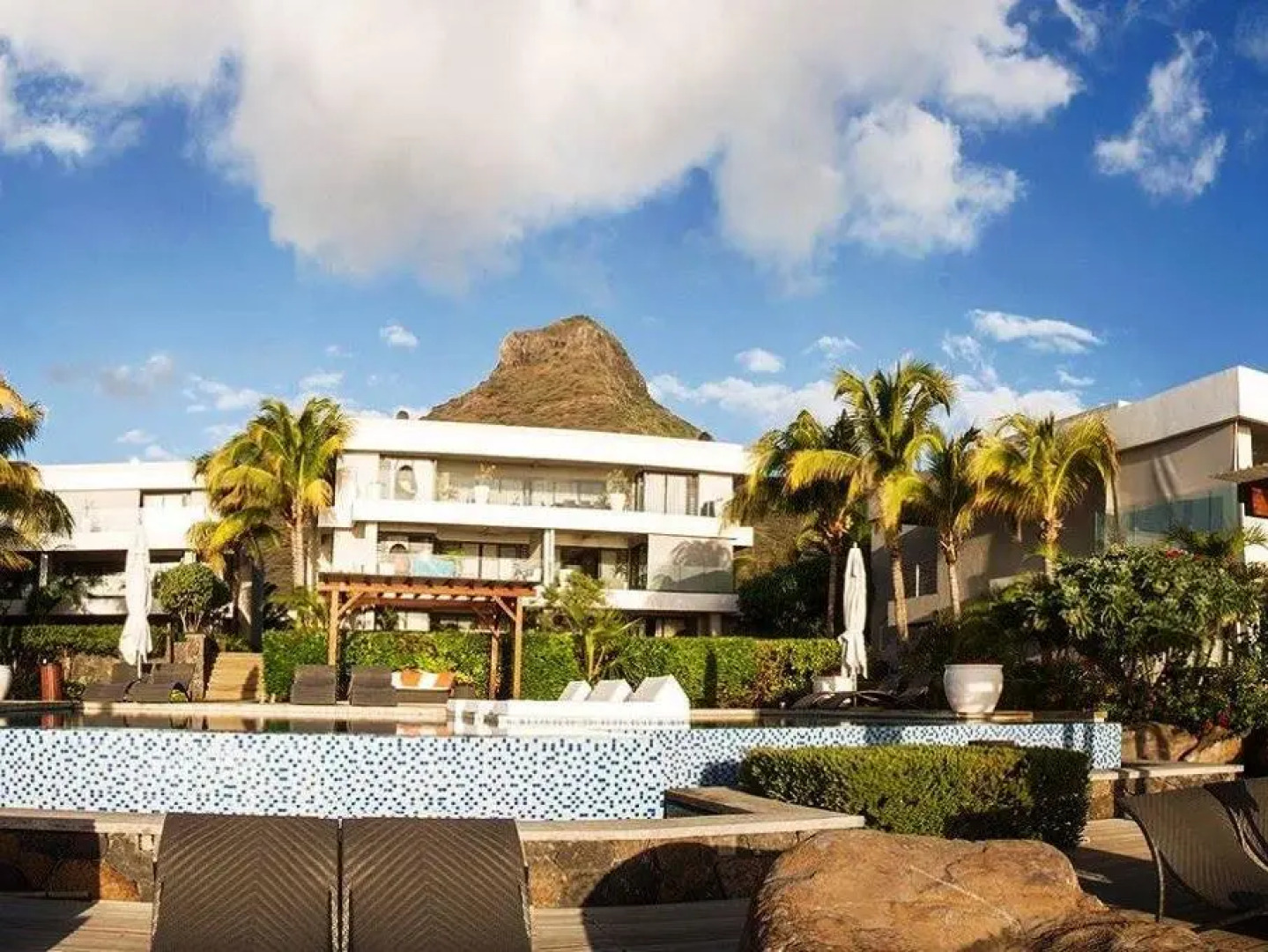 Leora Beach Luxury Suite by Dream Escapes