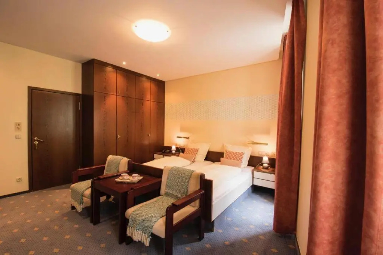 Vintage Hotel Twenty-eight