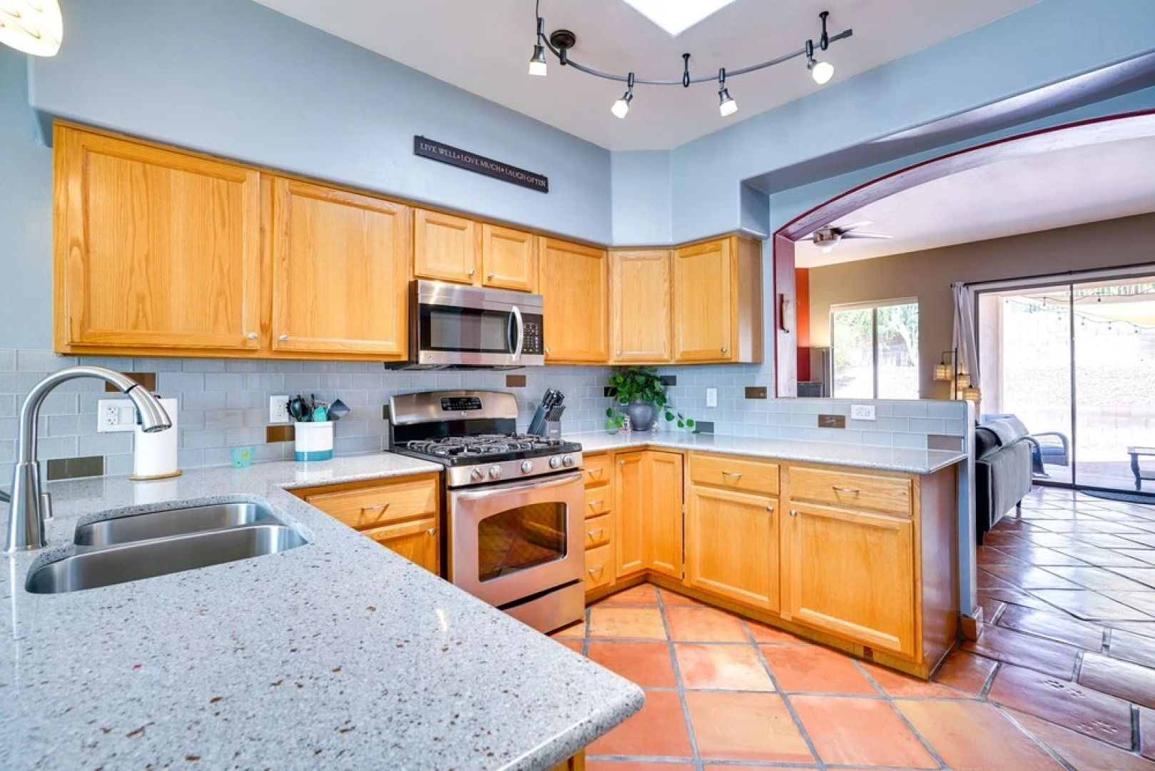 Luxury Tucson Retreat: Patio, Hot Tub & Fireplace