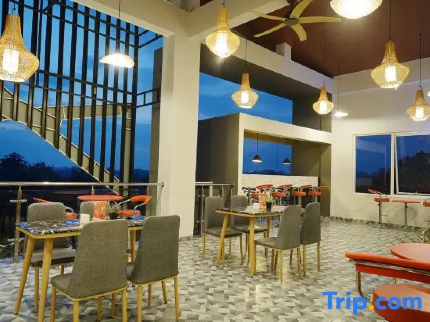 Front One Hotel Sragen