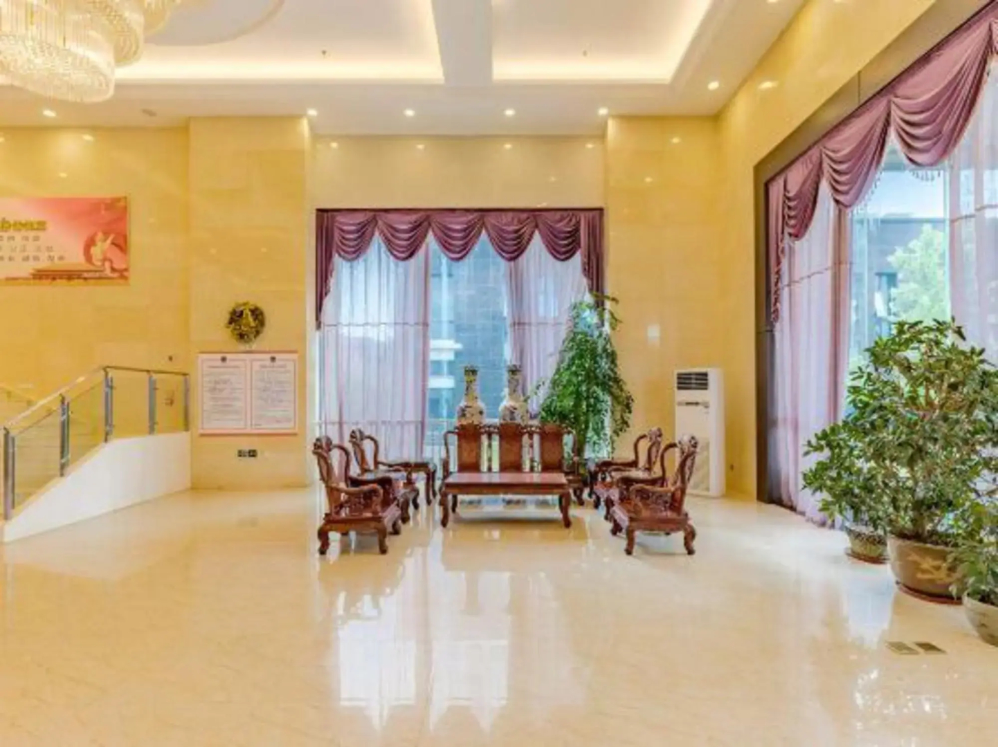 S.devons International Hotel