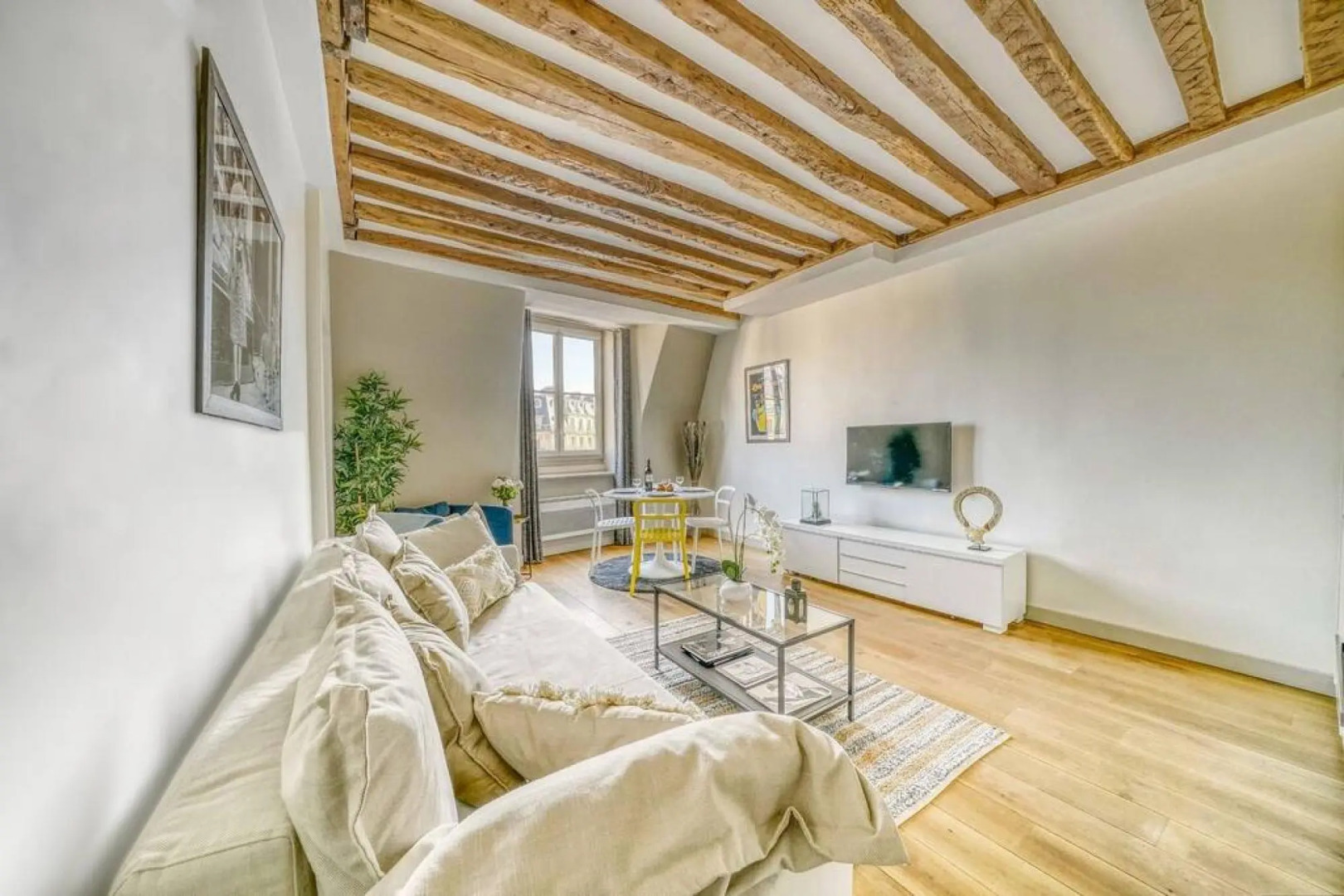 B 357  - VUE IMPRENABLE - Palais Royal