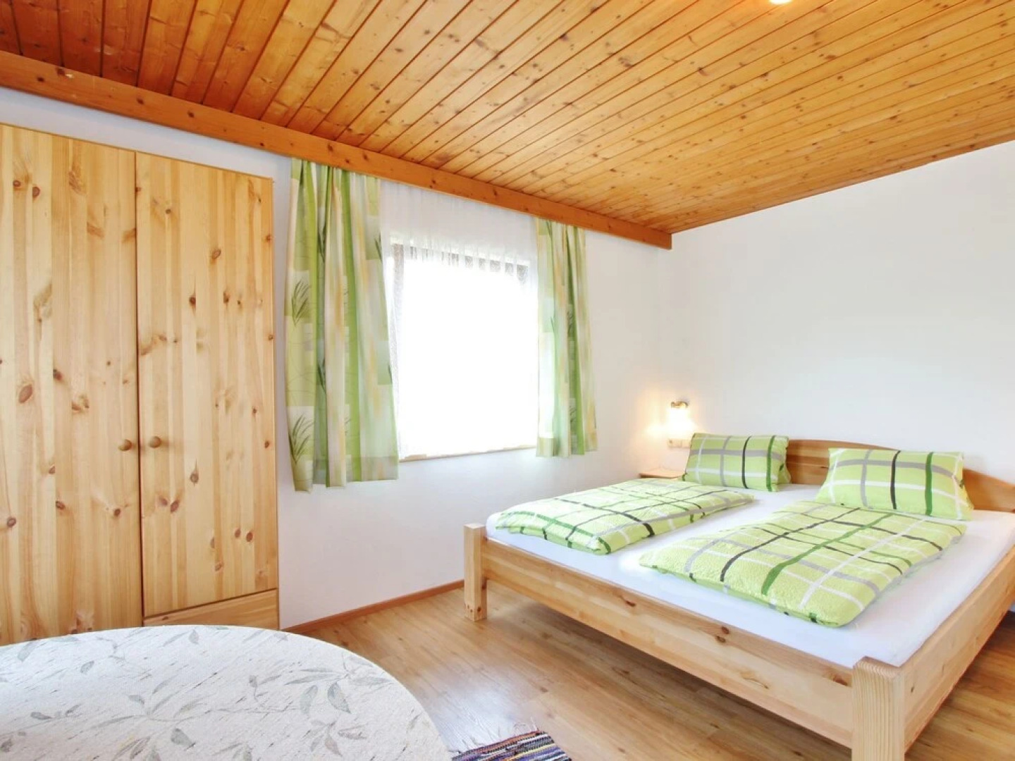 Spacious Apartment in Neukirchen am Großvenediger With Pool