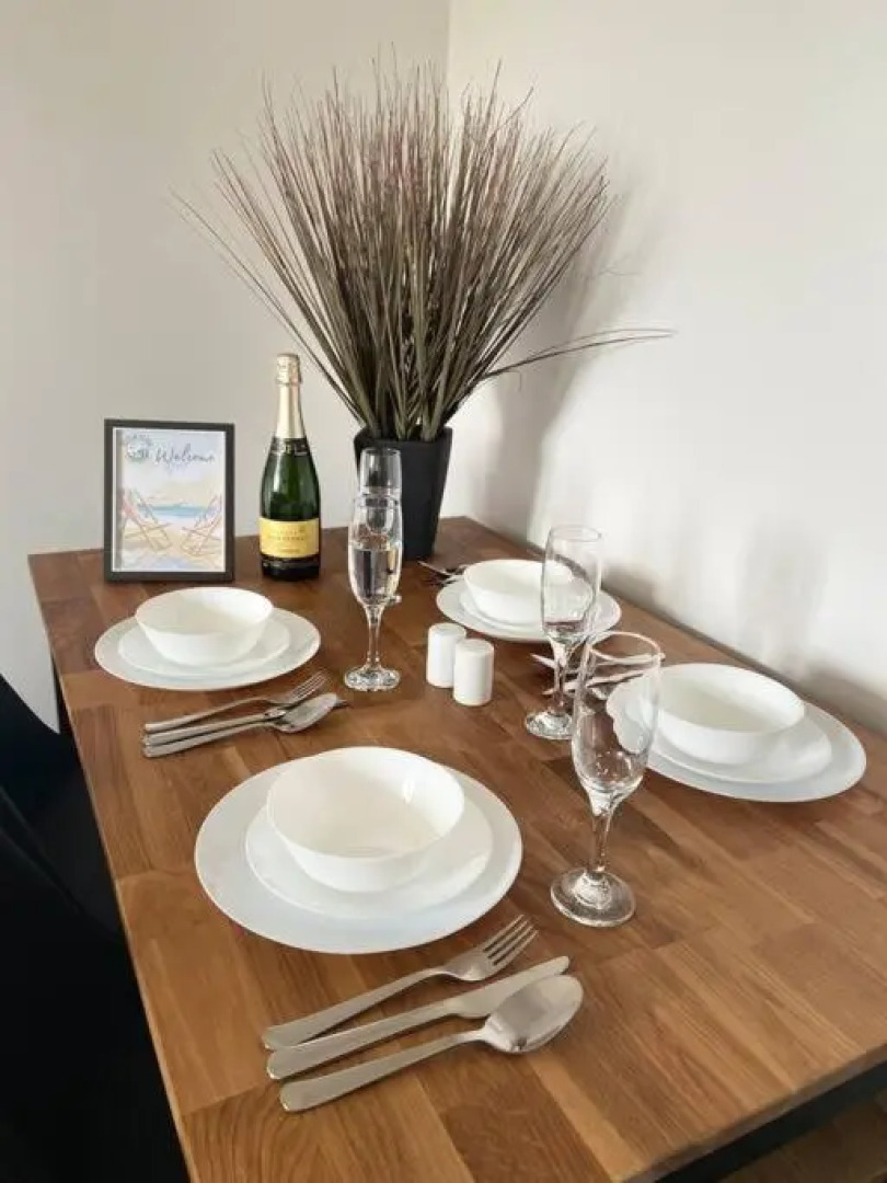 High Tide apartment with sea views