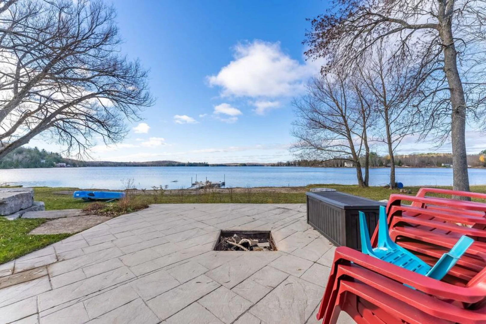 Luxury Cottage overlooking Wollaston Lake-Hot tub