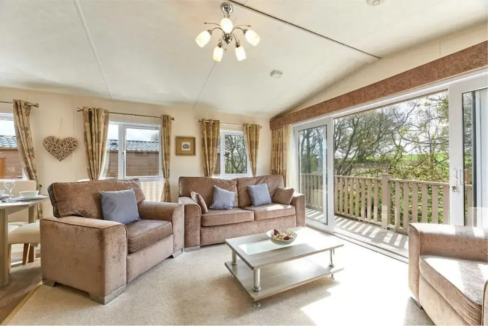 Host Stay Yolo Lodge