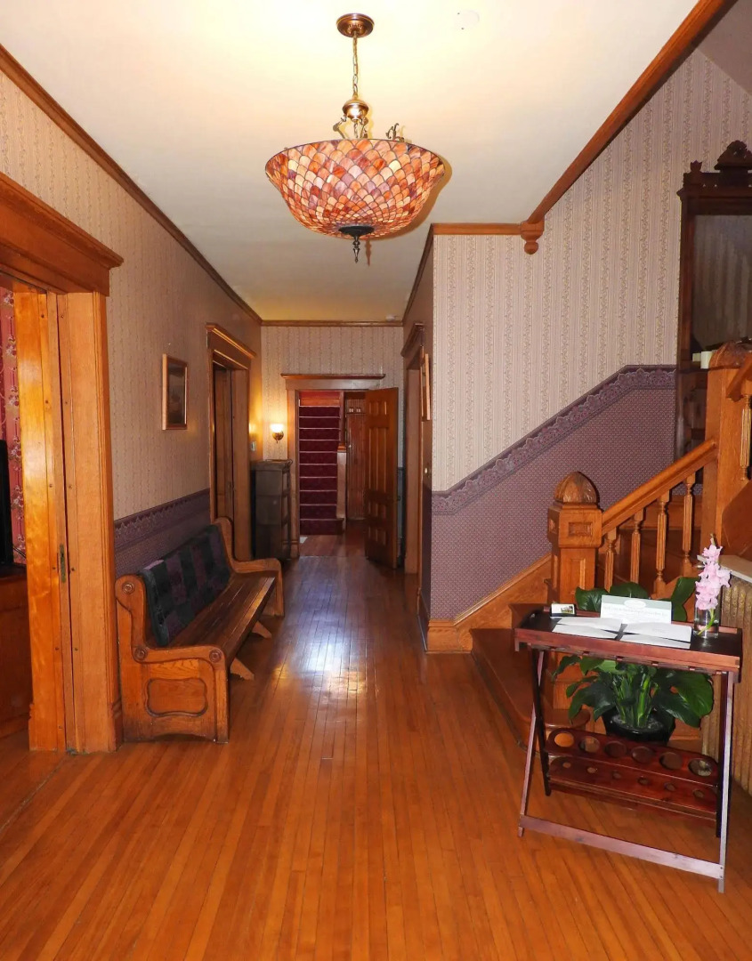 Champaign Garden Inn