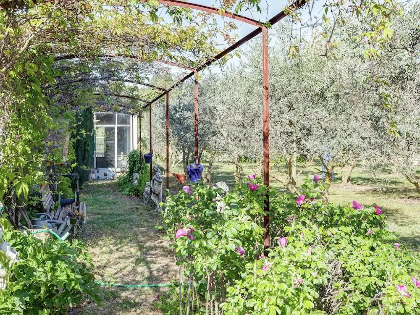 Rustic Cottage in Oppede With Shared Pool