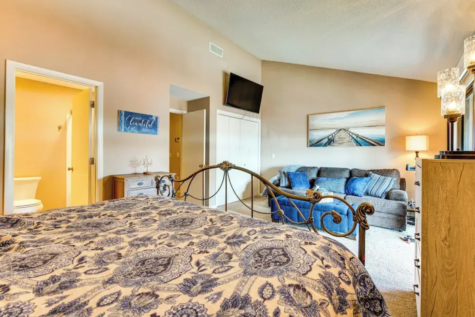 Waterfront Community: Lake Winnipesaukee Retreat!